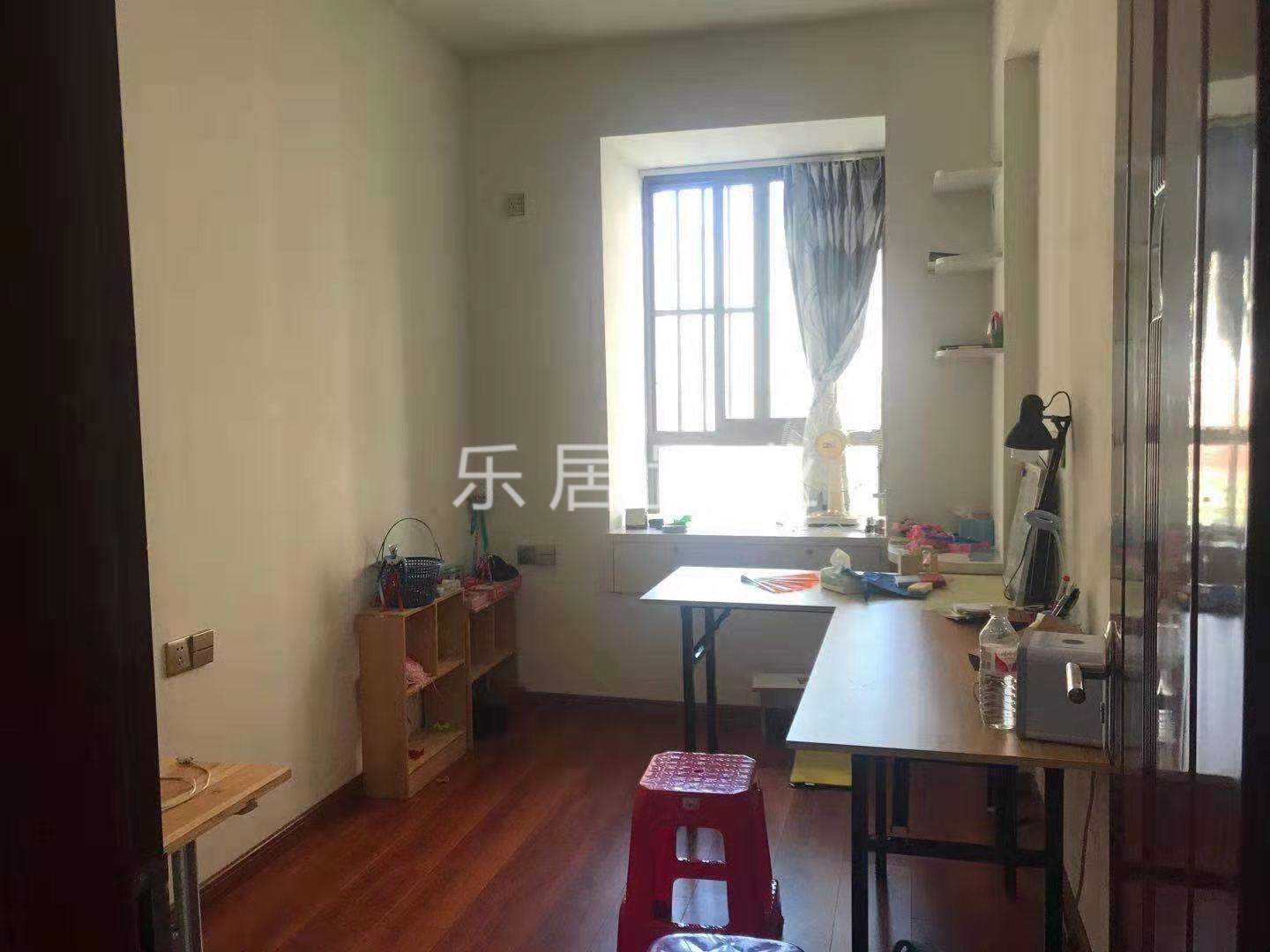 学府旁 标准4房 首付20多万元 拎包入住 全名户型