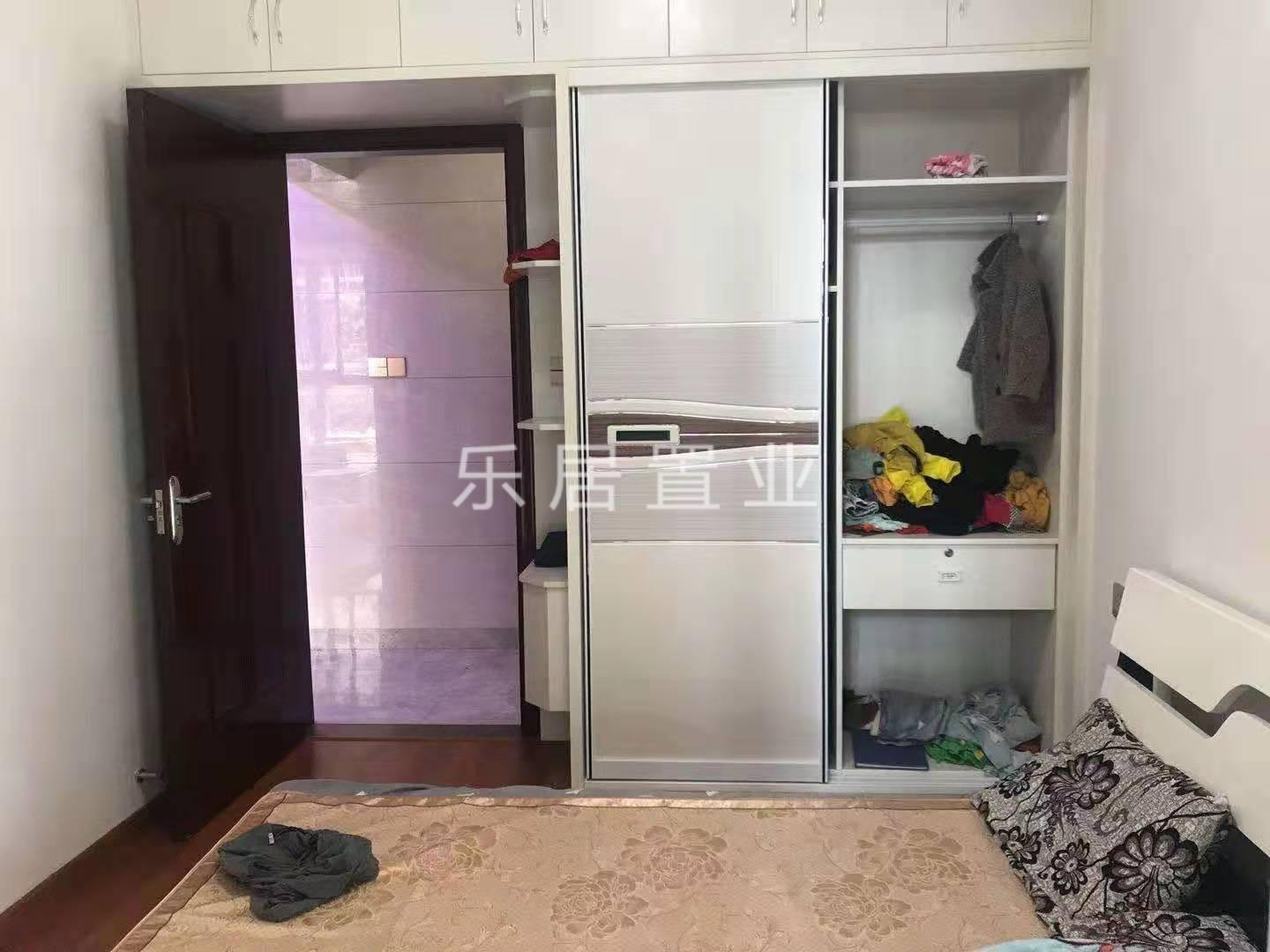 学府旁 标准4房 首付20多万元 拎包入住 全名户型