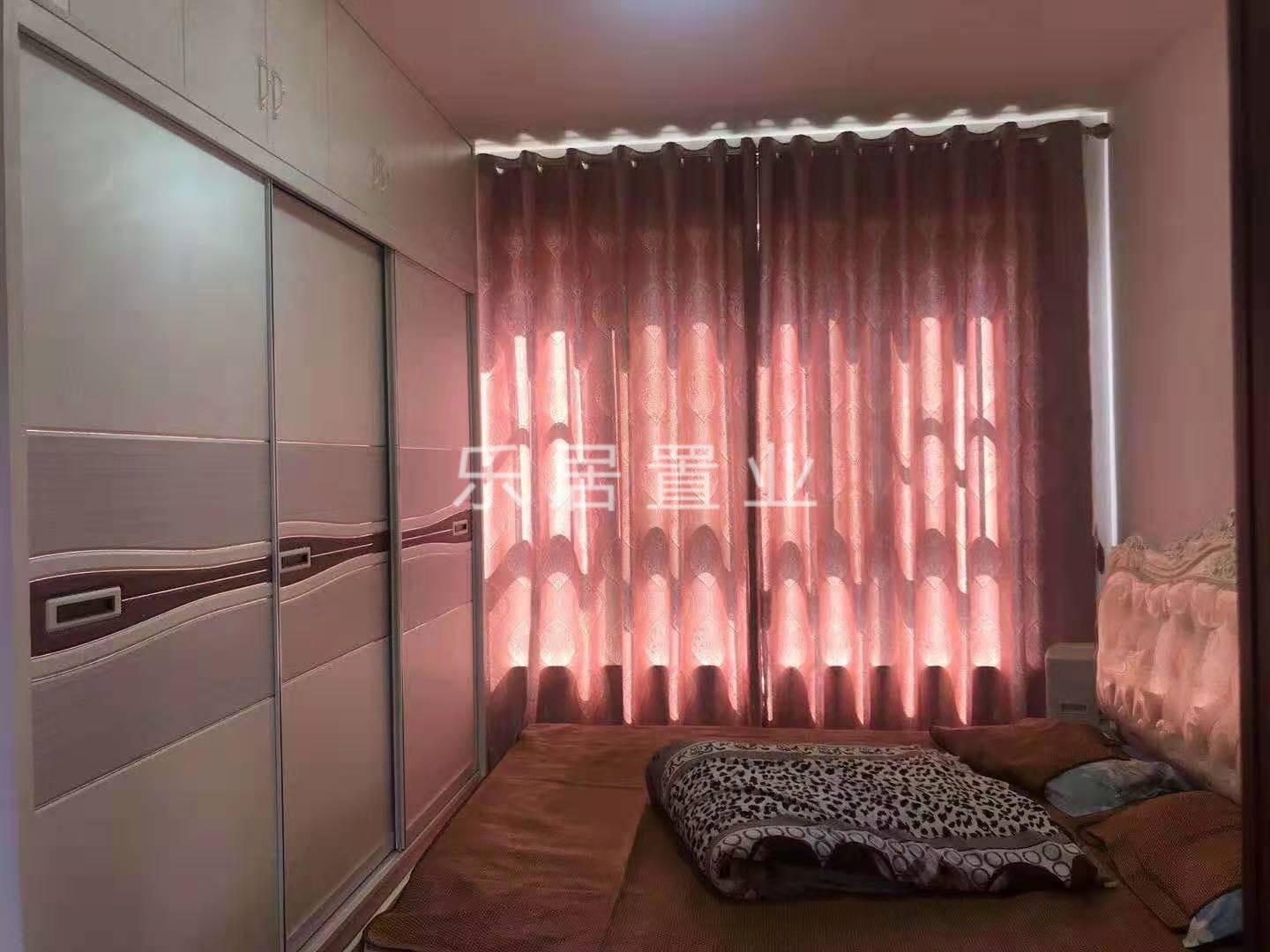 学府旁 标准4房 首付20多万元 拎包入住 全名户型