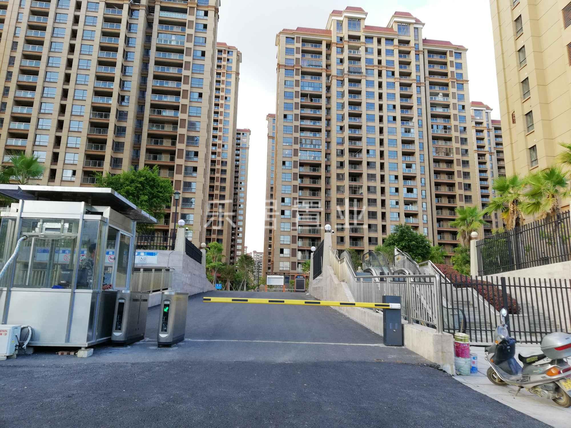 学府旁 标准4房 首付20多万元 拎包入住 全名户型