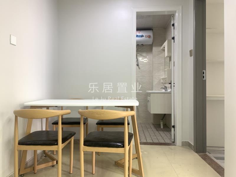 滨海新城 罗贵苑 精装单身公寓改两房