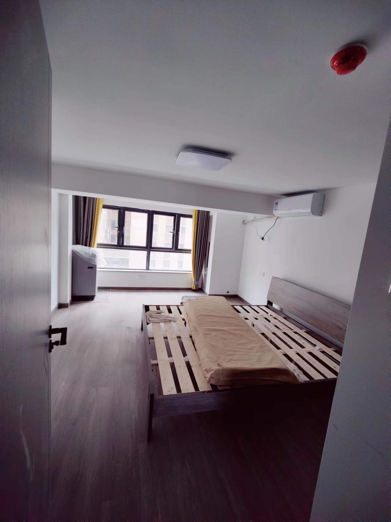个人复式酒店式公寓，全新装修，可洗衣做饭，多面采光，无中介费！
