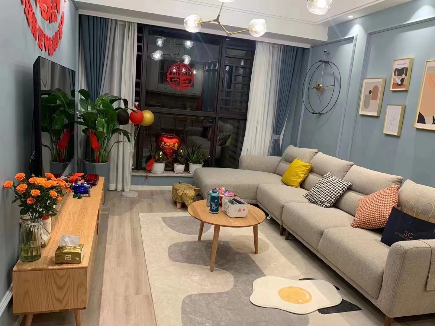 装修入住一年，两房半一卫